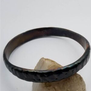 Snakeskin pattern hammered black gothic heavy bracelet well made‎ jewelry B0811